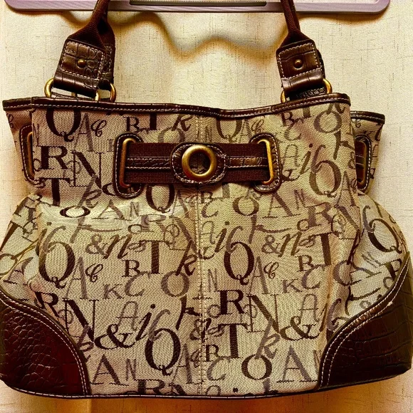 ❗️CLEARANCE ❗️Alphabet Shoulder Bag - Picture 1 of 9